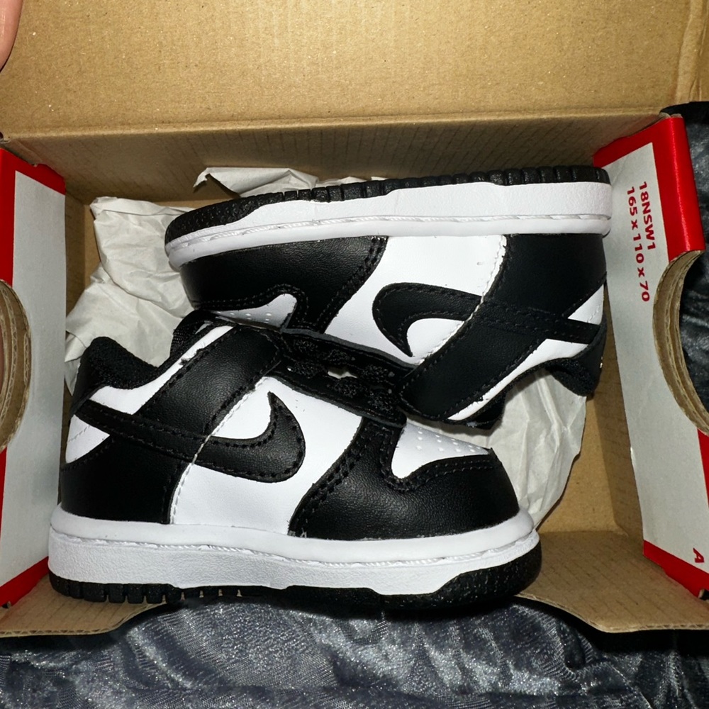 Black & white nike dunks “Pandas”